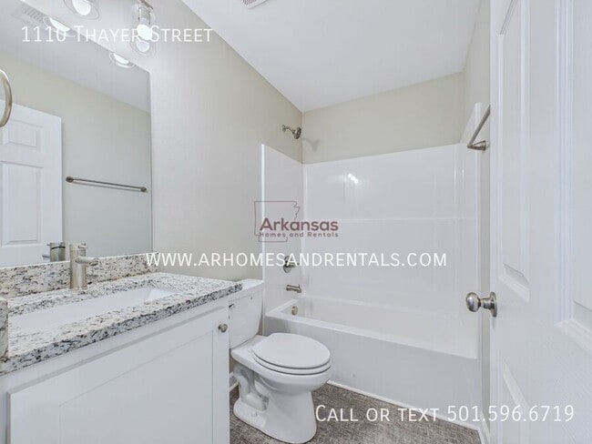 Building Photo - 1110 Thayer St