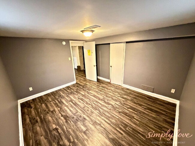 Building Photo - 4526 Albion Rd