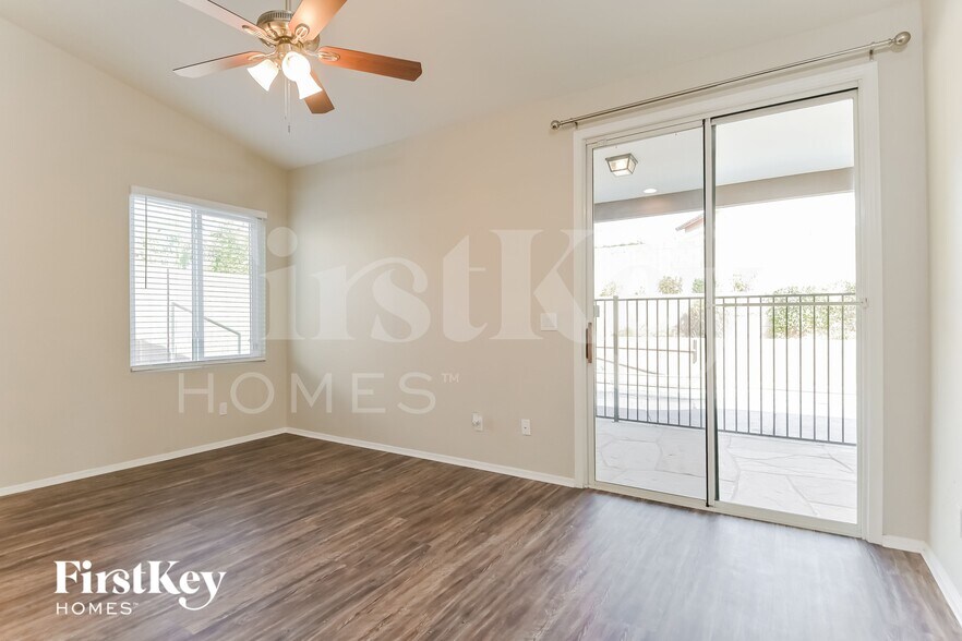 Building Photo - 2920 W Calle Lucinda