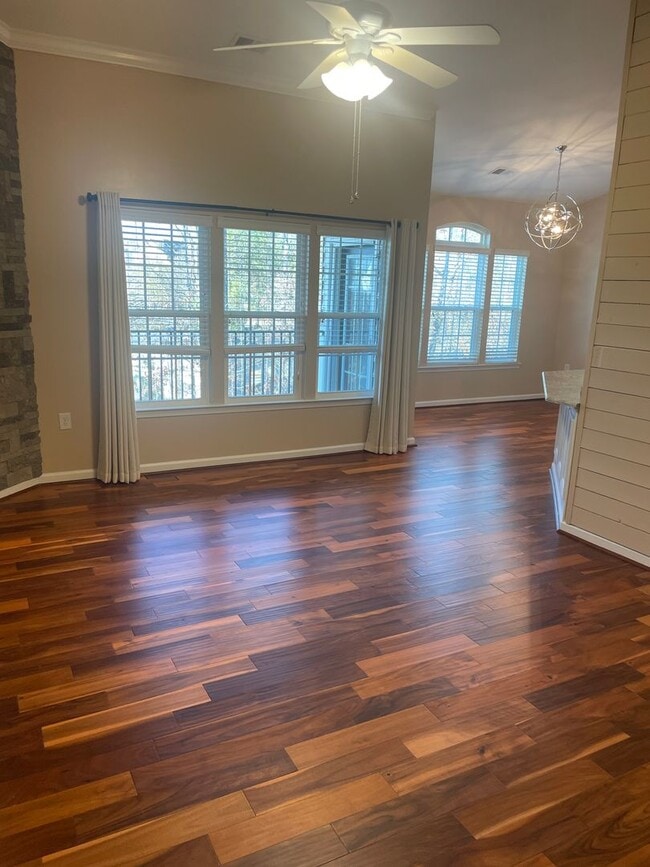 Building Photo - Updated 2  Bedroom, 2 Bath Condo  - Westwood Village at Charter Colony