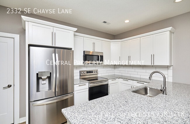 Building Photo - 2332 SE Chayse Ln