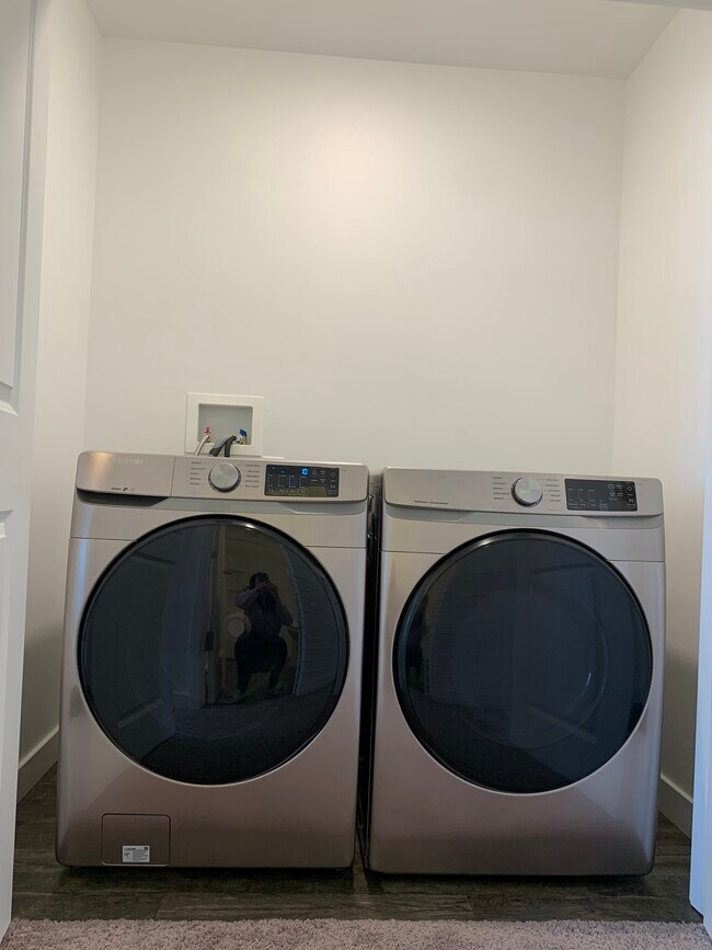 Samsung washer and dryer - 14937 S Messi St