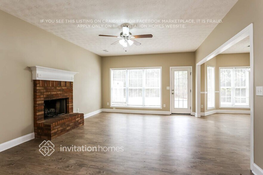 Building Photo - 225 Hedgewood Dr