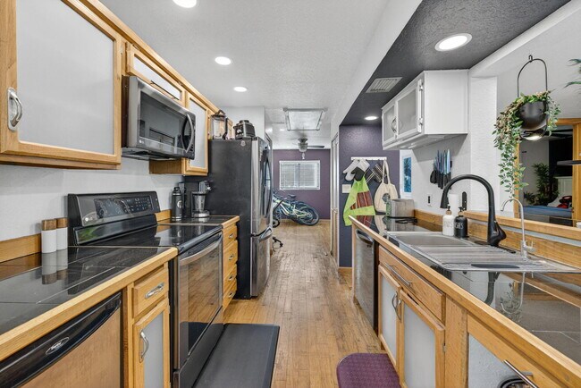 Building Photo - 4491 Crystal Lake Dr