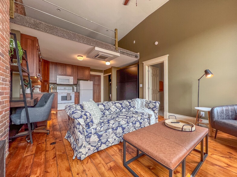 Building Photo - 1175 Iowa St