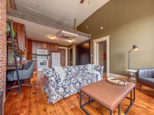 Building Photo - 1175 Iowa St