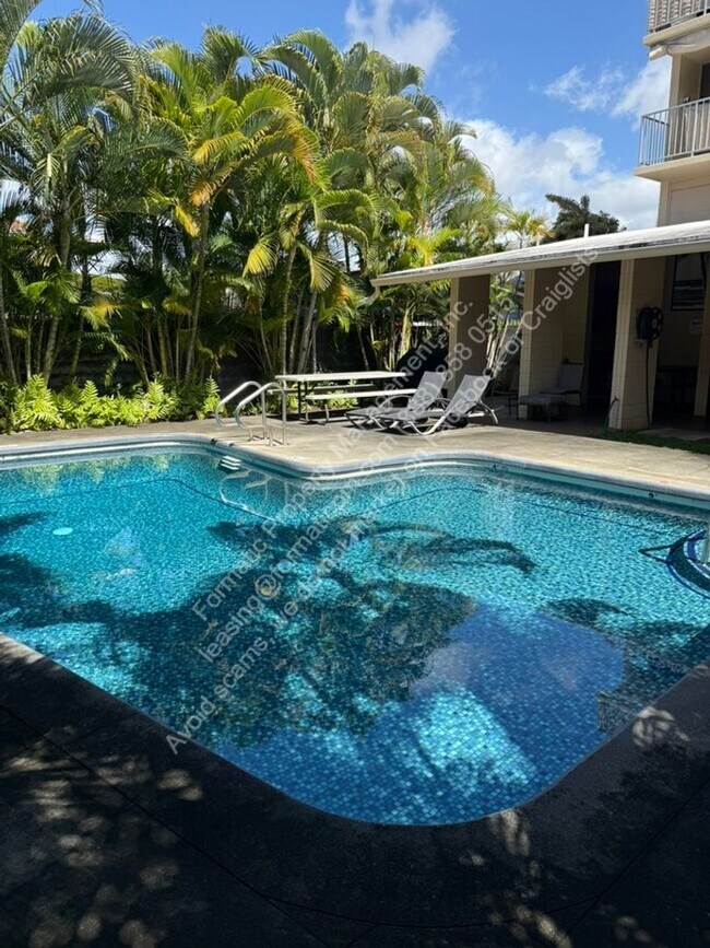 Building Photo - Pet-Friendly 2-Bedroom (or 1 Bedroom + Home Office) Apartment with In-Unit Laundry, Pool & Covere...