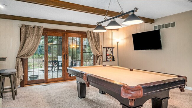 Building Photo - 886 Arthur Dr