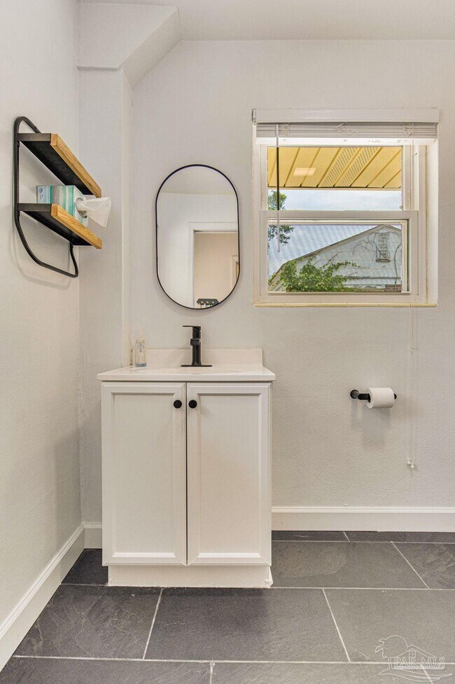 Building Photo - 2033 E Bobe St