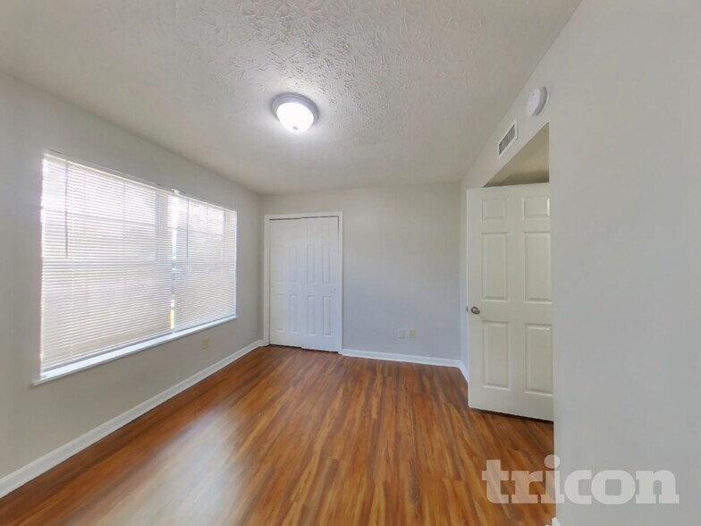 Building Photo - 6044 McClellan Ct