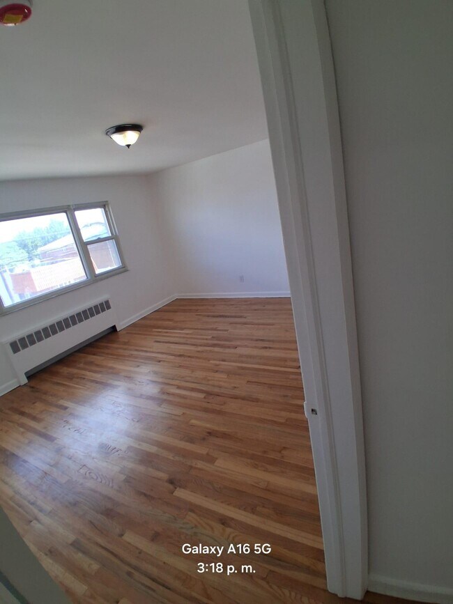 Building Photo - 153 Palisade Ave