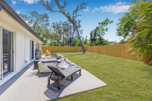 Building Photo - 4925 Camellia Way S