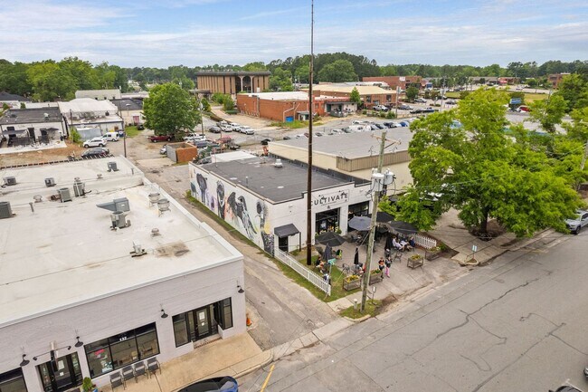 Building Photo - Stunning 3BD, 2.5BA End-Unit Fuquay-Varina Townhome with a 2-Car Garage in a Prime Location Near ...