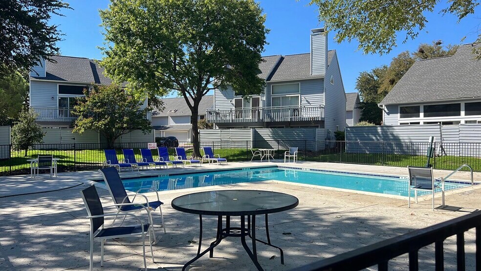 New swimming pool - 631 Cimarron Trl