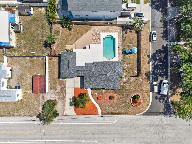 Building Photo - 1674 34th Ave N