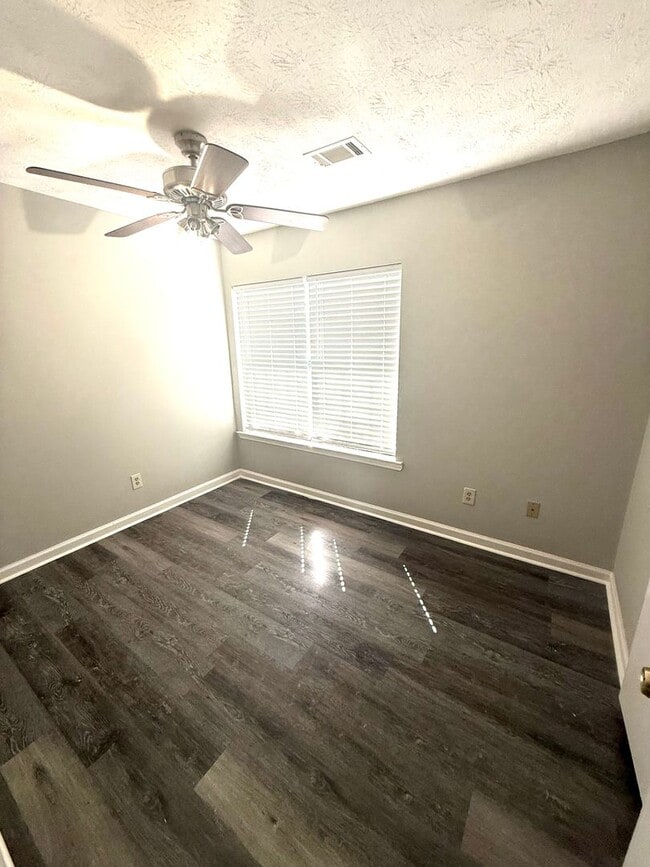 Building Photo - ** 3 Bed 2 Bath Located in Virginia Estates ** Call 334-366-9198 to schedule a self tour