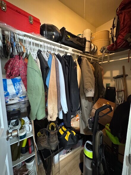 Building Photo - 108 Hyde Park Ave