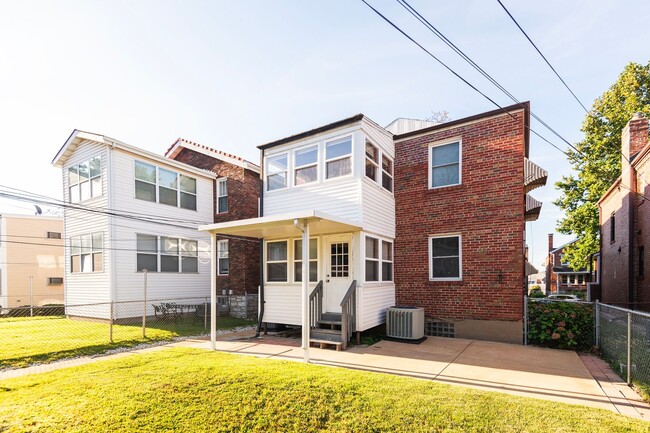 Building Photo - 6209 Loran Ave