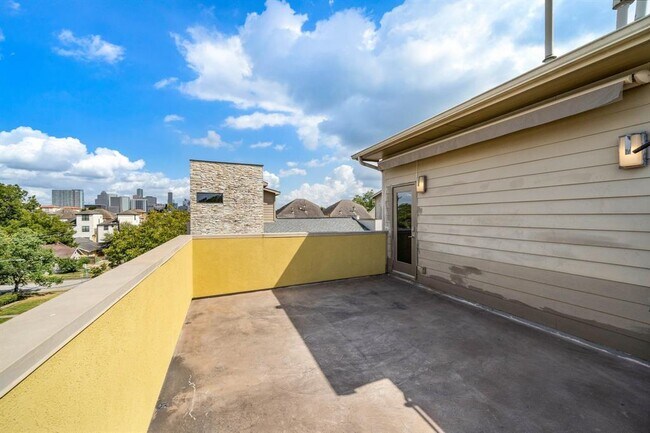 Building Photo - 4619 Austin St