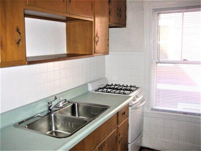 Building Photo - 95 Bartlett St