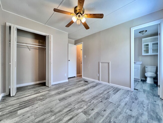 Building Photo - 3 BR 2 BA Near Surf City