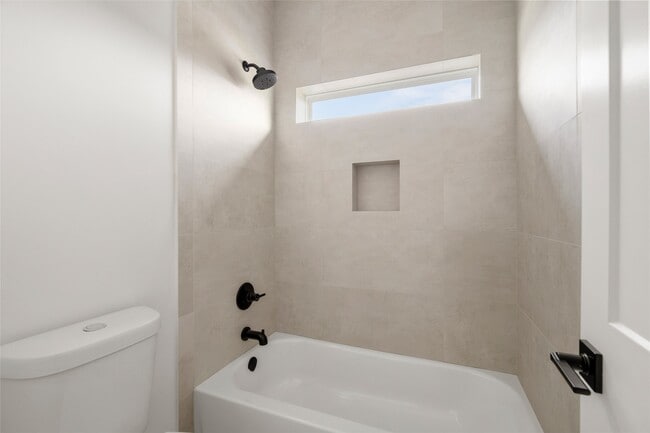 Building Photo - 107 Tolima Dove St