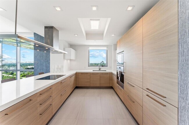 Building Photo - 17111 Biscayne Blvd