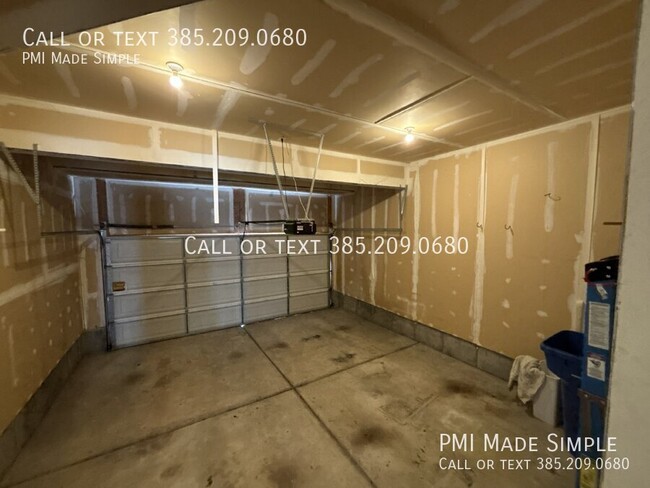 Building Photo - Huge 4BR Townhome near Trax Station | $500...