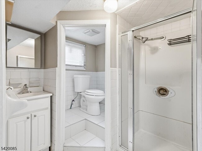 Building Photo - 95 Sycamore Ave