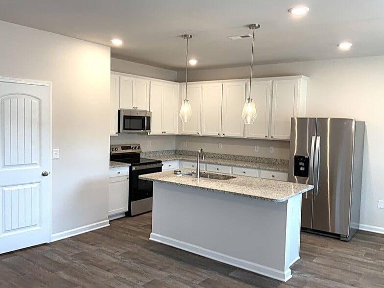 Building Photo - 3216 Emberly Dr