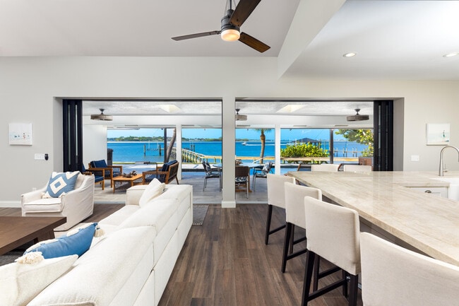 Building Photo - 3501 SE Kubin Ave