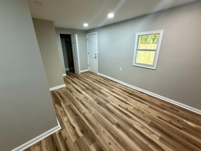 Building Photo - 6309 Rambler Dr