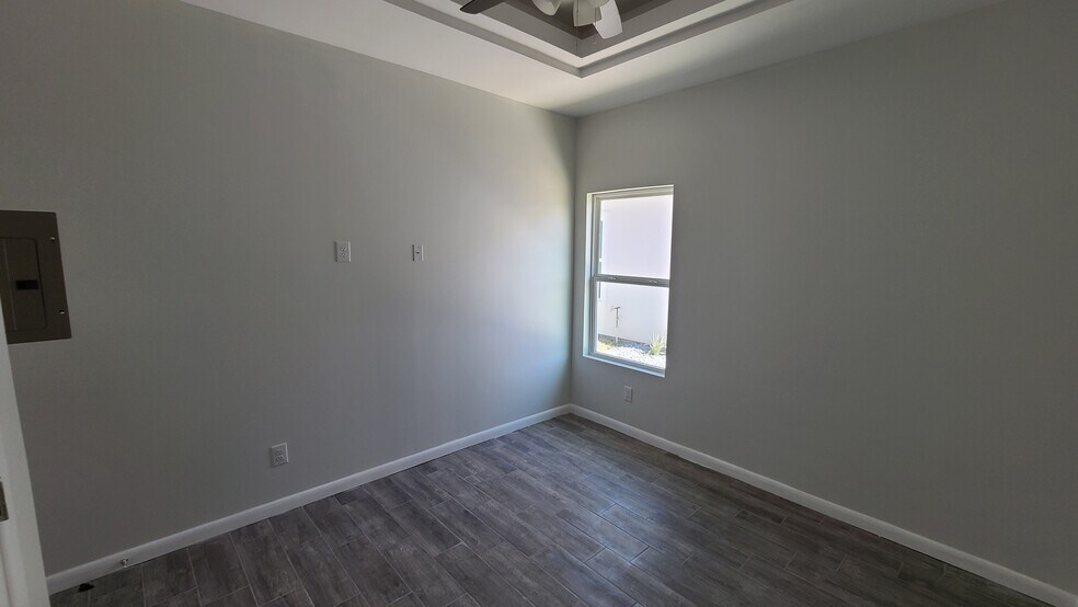 Building Photo - 803 W Smith Dr