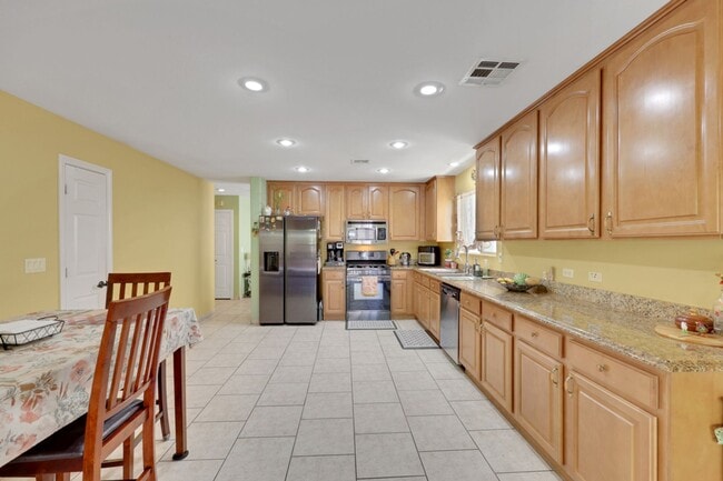 Building Photo - Southern Highlands 3 Bed 2 Bath Single-Story Home with Large Kitchen, Open Layout, Covered Patio