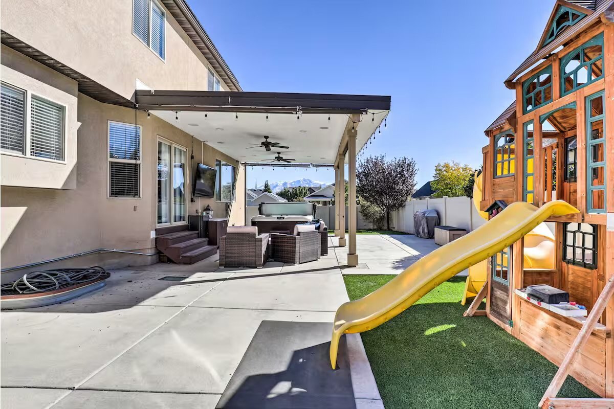Building Photo - 4627 Seminole Cir