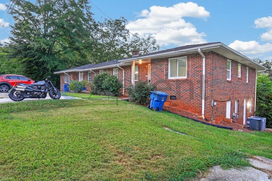 Building Photo - Unit B