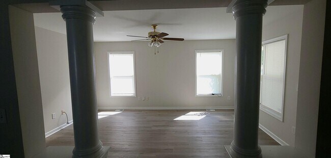 Building Photo - 107 Asteria St