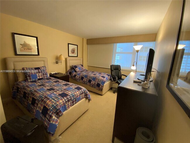 Building Photo - 2030 S Ocean Dr