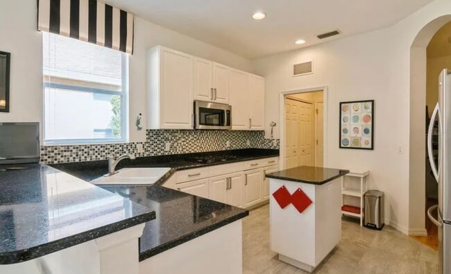 Building Photo - 7314 Meeting St