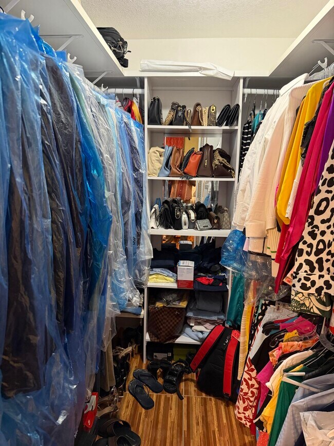 Building Photo - 5842 Lake George Pl