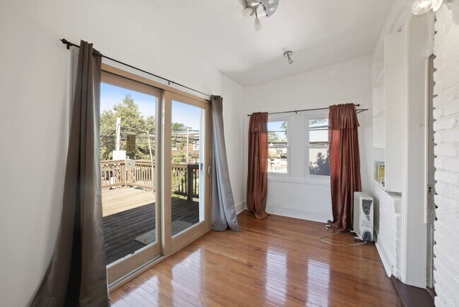 Building Photo - 1 Month Off! Available Now!  // 3bedroom 2.5 bathroom Condo// Trinidad//Private Parking Included