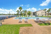 Building Photo - Spacious 1 bed 1 bath condo in Pembroke Pi...