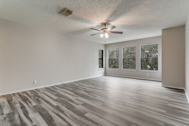 Building Photo - Spacious 3-bedroom home in the highly desirable Parkwood Subdivision