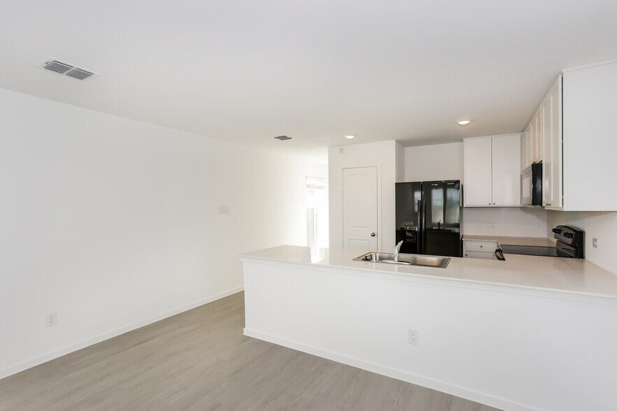 Building Photo - 10513 Sequoia Dr