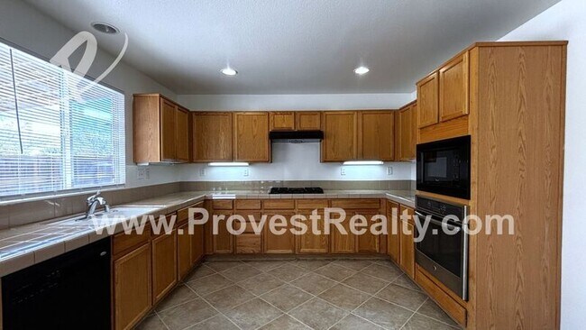 Building Photo - 9489 Sapphire Ave