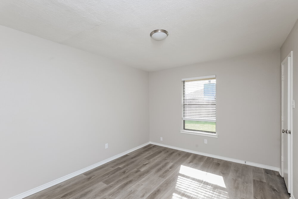 Building Photo - 2609 S Meadow Dr