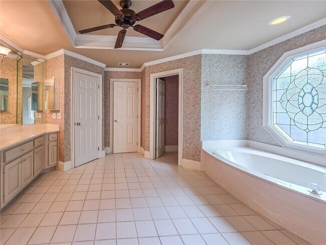 Building Photo - 2502 Oak Hill Overlook