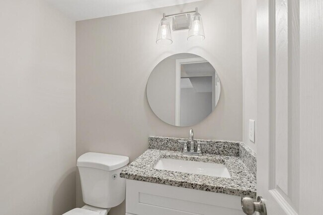 Building Photo - 4930 Farmstead Ct NE