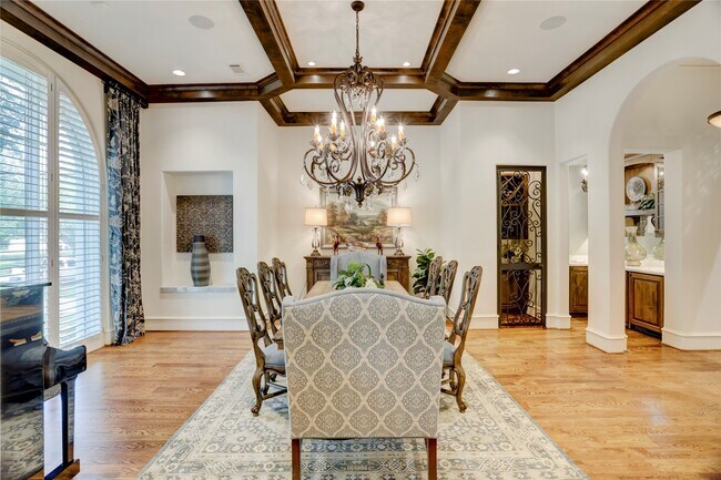 Building Photo - 5015 Jason St