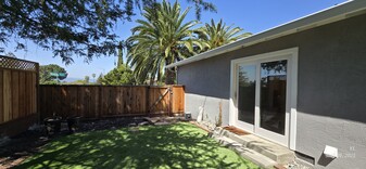 Building Photo - 503 Yorkshire Dr